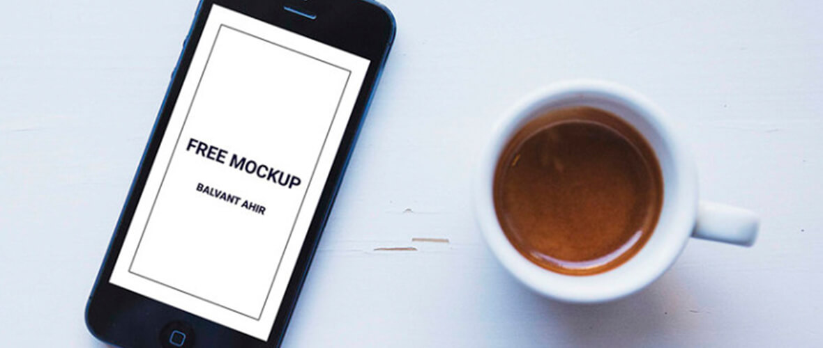 Mockup iPhone e xícara de café
